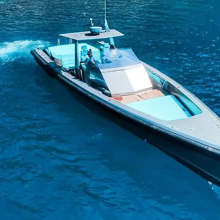 Saint Yachting Santorini 보트호텔 *
