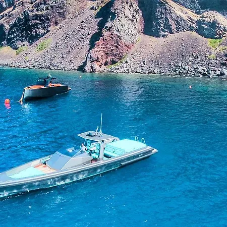 Saint Yachting Santorini 보트호텔 *